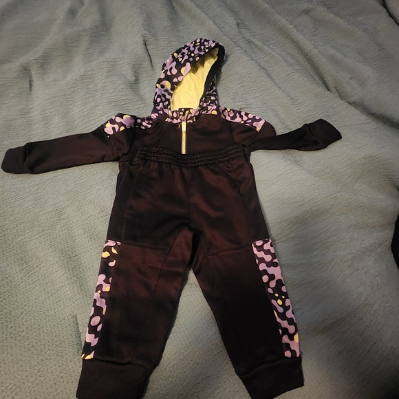 Little boys athletic set 12 months - Picture 2 of 4